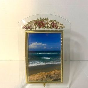 Picture frame 4x6 glass with gold trim (plastic covering trim)flower details